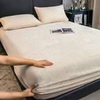 Minimal Cloud Milk Velvet Fitted Sheet