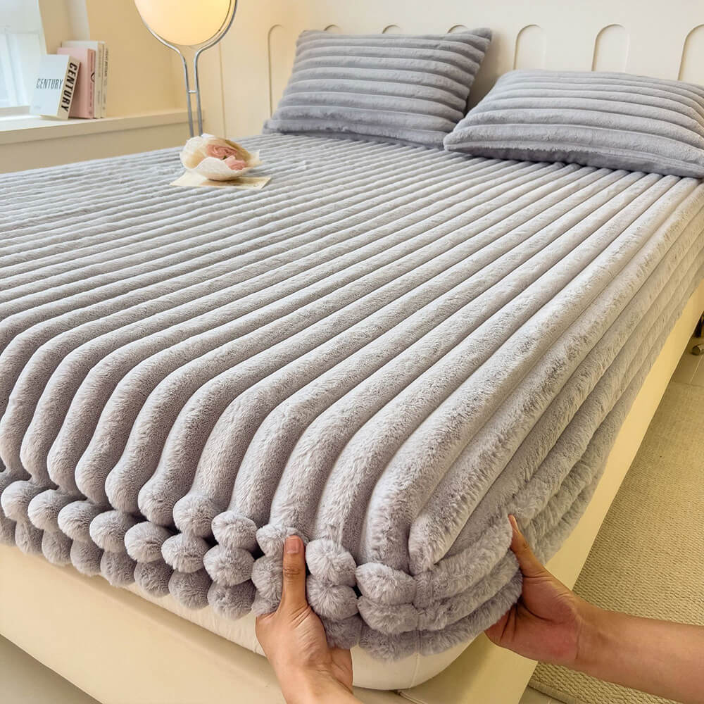 Striped Faux Fur Fitted Sheet Image secondaire du produit