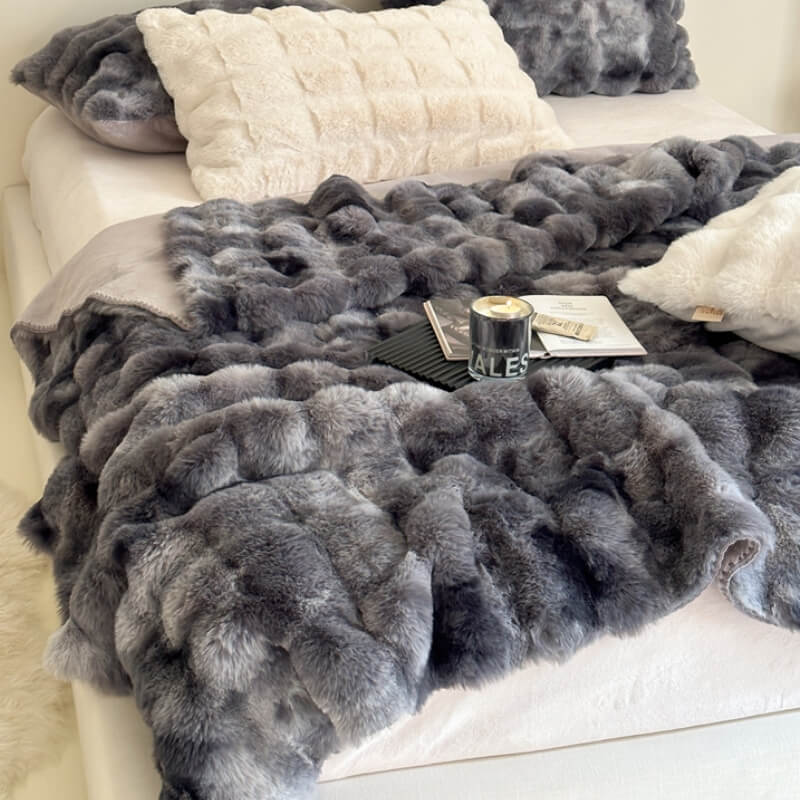 Faux Fur Luxe Blanket Image principale du produit