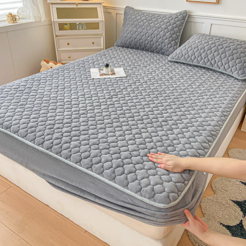 Velvet Cloud Textured Milk Fitted Sheet