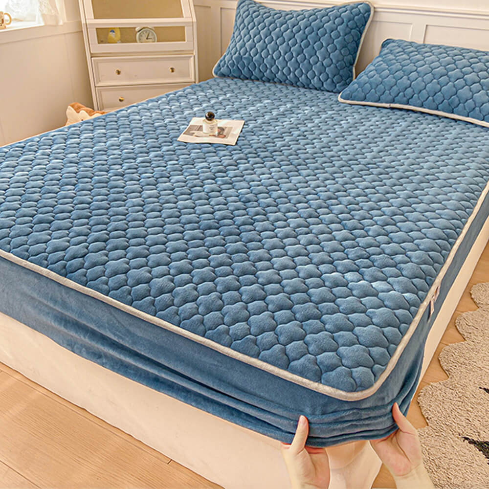 Velvet Cloud Textured Milk Fitted Sheet