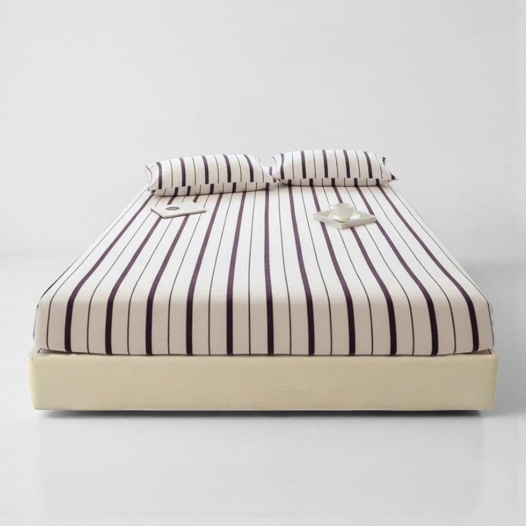 Striped Milk Velvet Fitted Sheet Image principale du produit